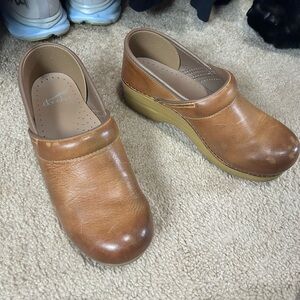 Dansko Women's Honey distressed  Clogs 38